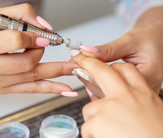 Remplissage d'ongles en gel à Blois dans le Loir-et-Cher 41